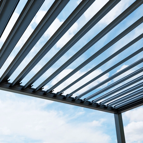 Zestaw Pergola ogrodowa tarasowa aluminiowa NORDVIC Skyline 3 x 3 m Antracyt + Roleta 3 m